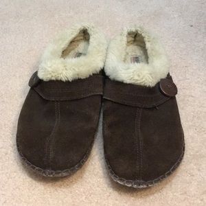 Minnetonka Brown Slipper Mocs